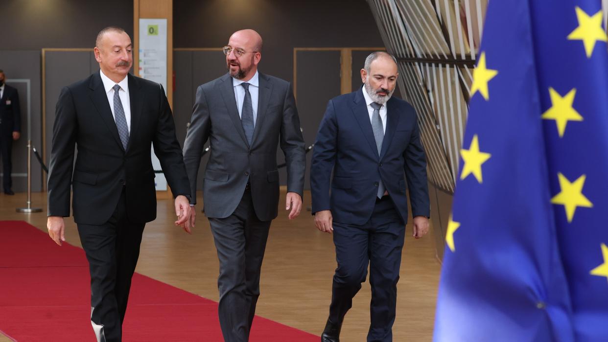 Photo of European Council President Michel meeting Armenia’s Prime Minister and Azerbaijan’s President