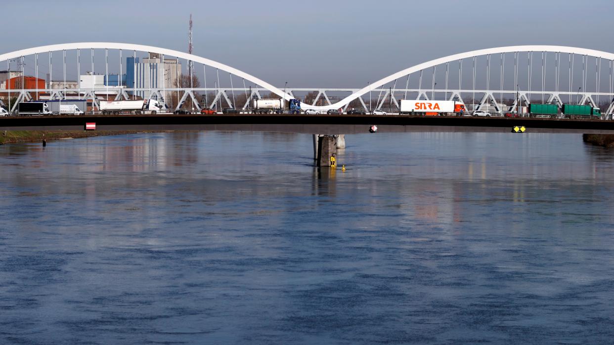 Stau Kehler Brücke_Grenzkontrollen Corona