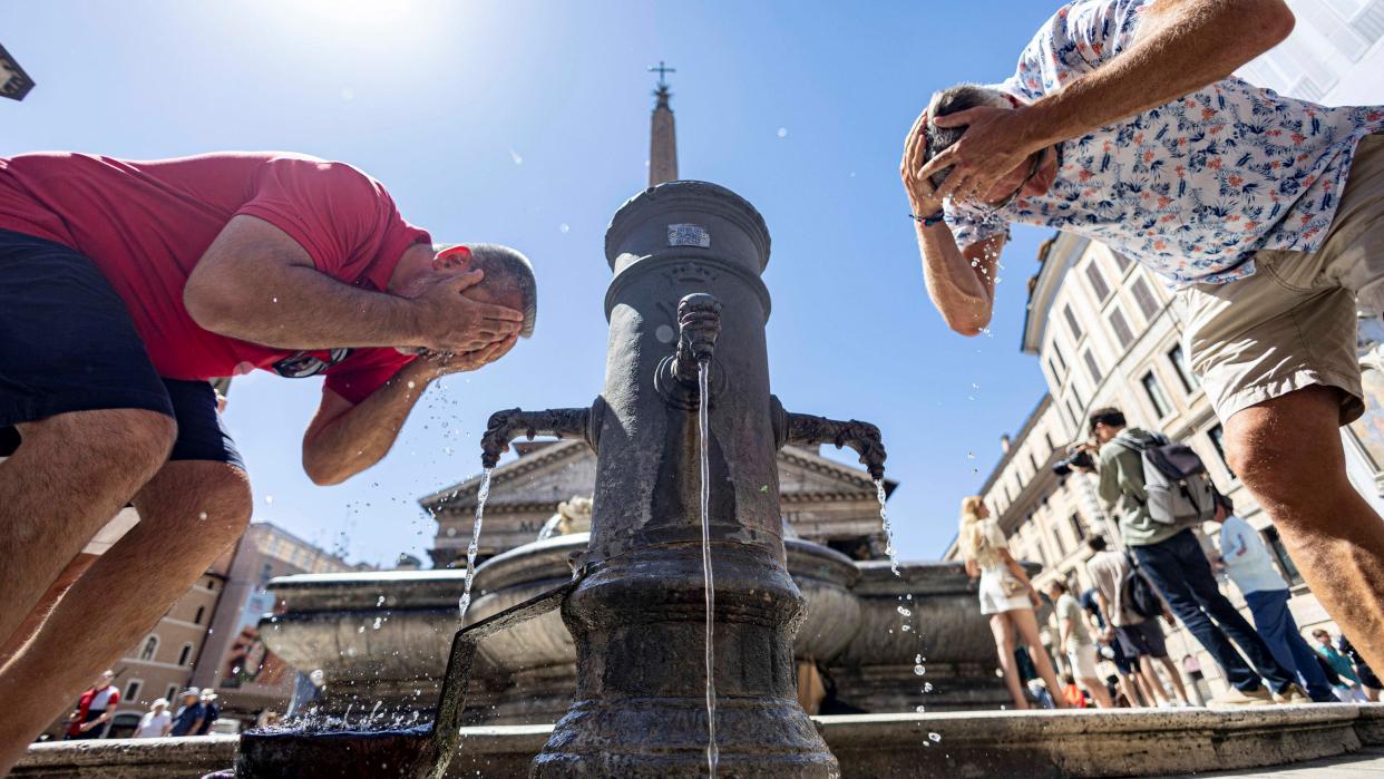 Record-heat-2022-Italy-fountain-Piazza-del-Popolo