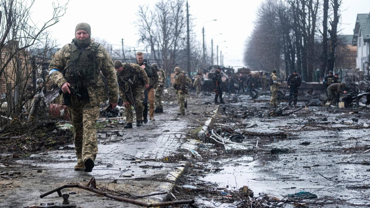 Ukrainian-soldiers-in-Bucha_imago_ZUMA-Wire