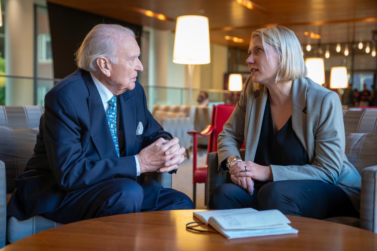 Prof. Karl Kaiser und Cathryn Clüver Ashbrook im Gespräch