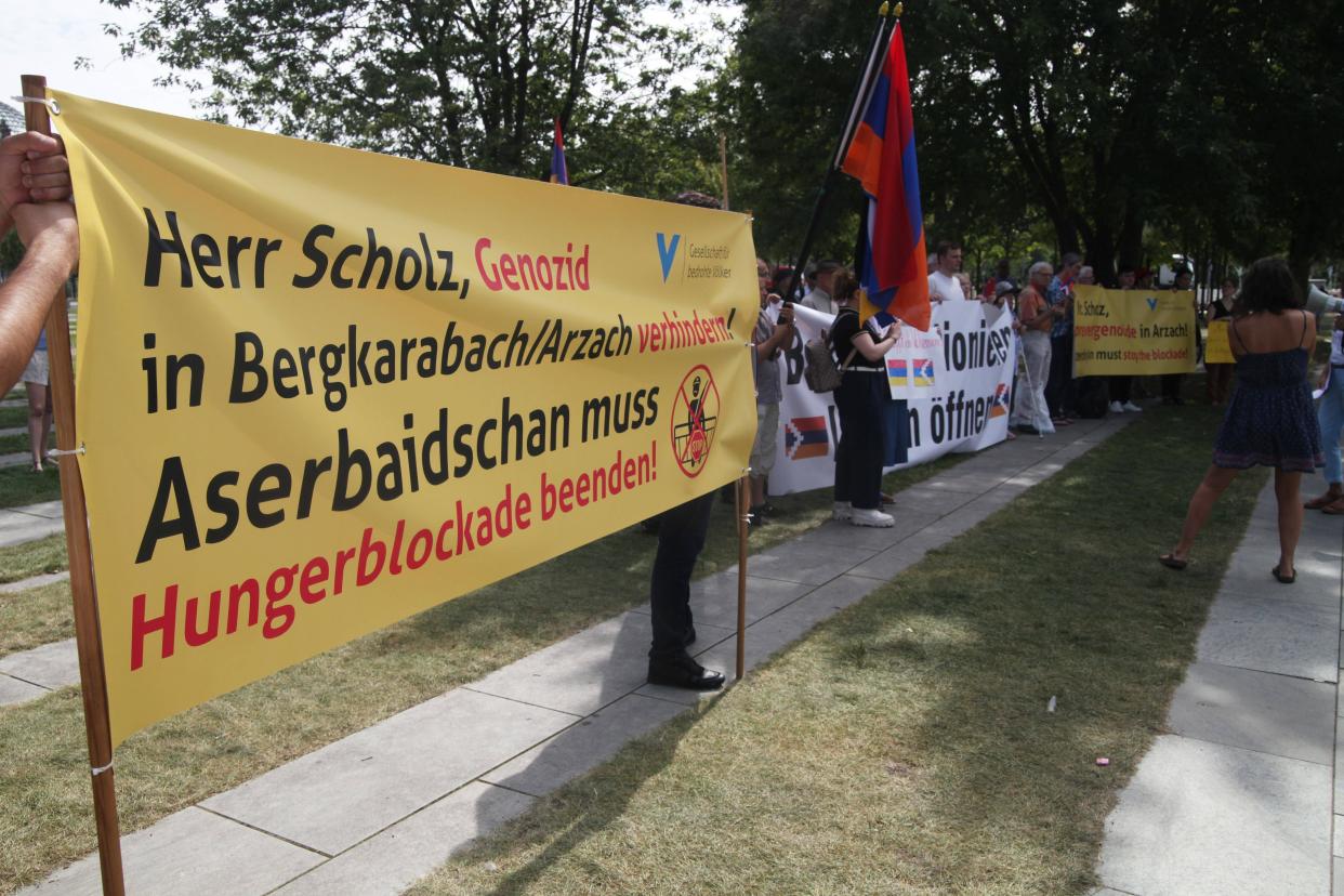 Protest vor dem Bundeskanzleramt gegen die Situation in Armenien, Aug 23