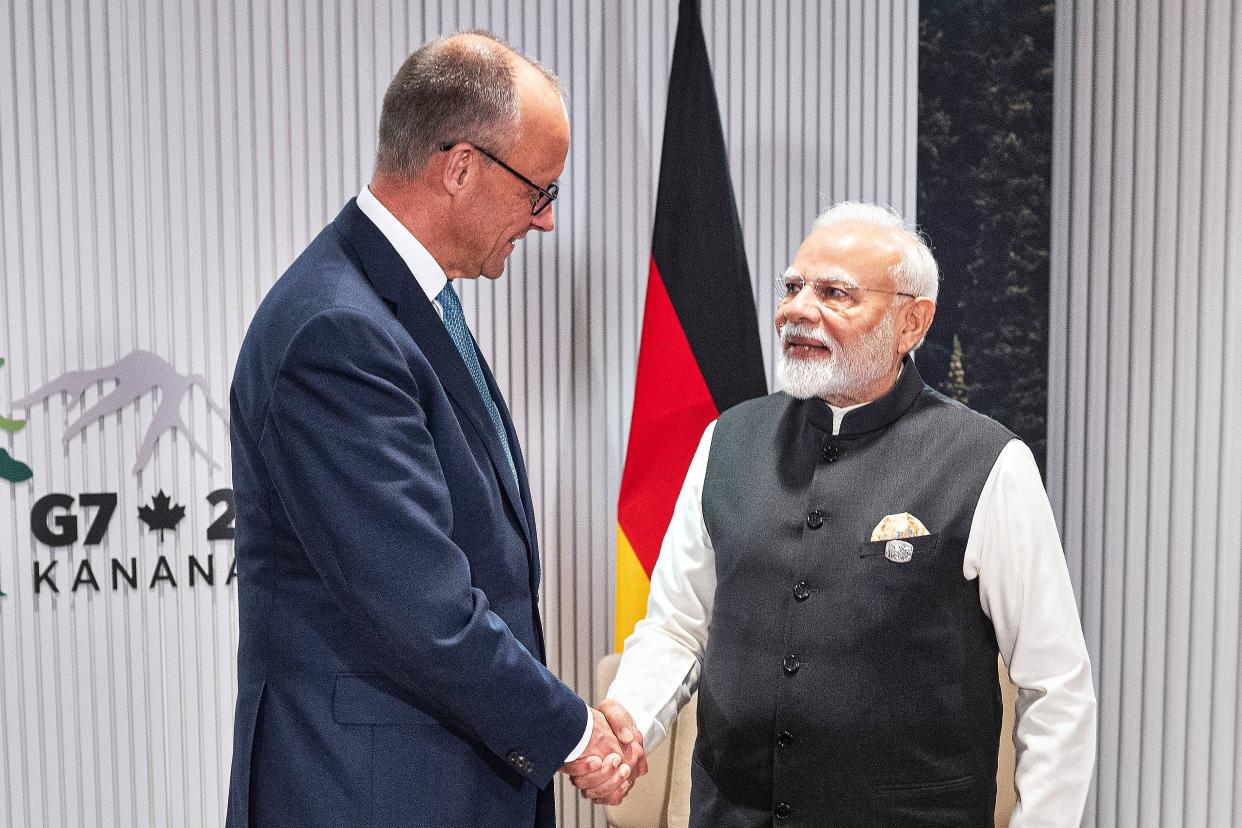 G7-Gipfel 2025: Bilaterales Treffen zwischen dem deutschen Bundeskanzler Friedrich Merz (CDU) und dem Premierminister von Indien Narendra Modi