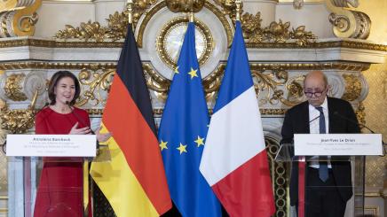 Bild: Annalena Baerbock mit Ihrem französischen Amtskollegen Le Drian