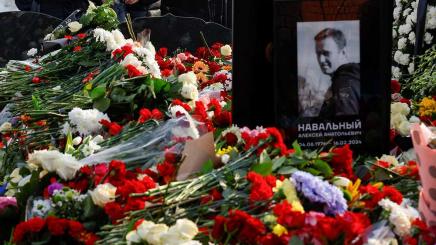 Bild: Blumen am Grab von Alexei Nawalny