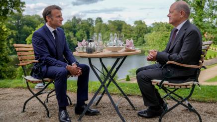Bild: Macron und Scholz in Meseberg