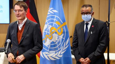 Karl Lauterbach in front of WHO flag