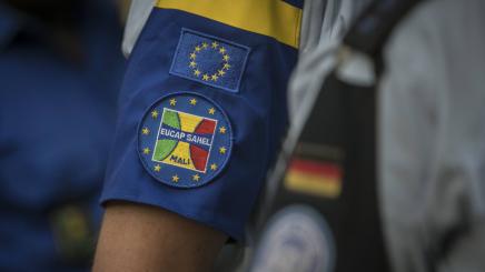 Photo of an emblem of a CSDP mission on a participant's sleeve