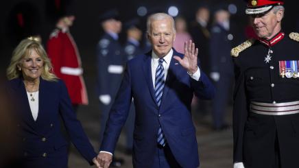 US Präsident Joe Biden und First Lady Dr. Jill Biden erreichen am 10. Juni 2020 den Flughafen Cornwall Newquay.