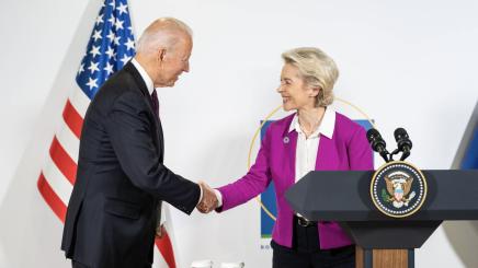 31. Oktober 2021 - Rom, Italien - Präsident Joe Biden und Ursula von der Leyen bei einer Pressekonferenz.